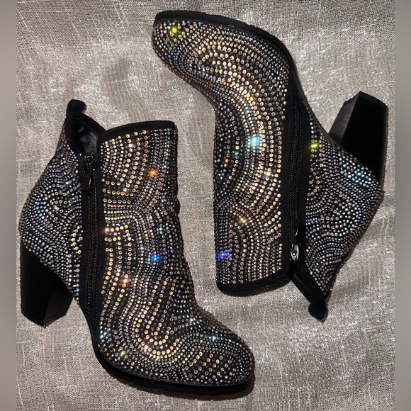 Beacon NWOT Rhinestone Booties Black Size 7 - Picture 1 of 8